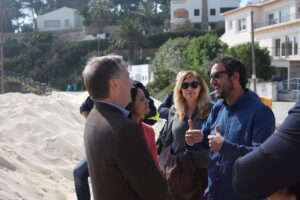 El delegat de govern visita la platja de La Fustera