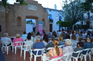 Manolo Juan durant la cloenda dels cursos de l'EPA de Benissa