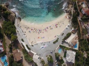 Campanya a la platja de La Fustera amb motiu de la Volta a Espanya 2017