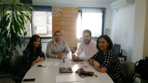 Reunió del regidor i la tècnic de turisme de Benissa amb responsables d'AVIBE