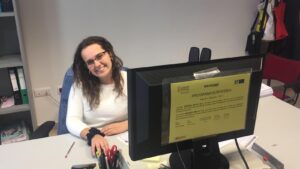 La jove que realitza les pràctiques a Benissa Impuls