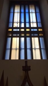 Els vidres trencats a l'Església de Benissa