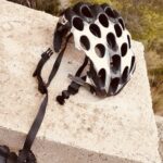 Estat en què ha quedat el casc del ciclista