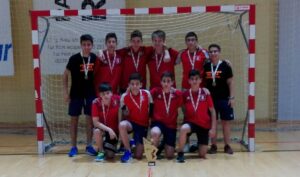 L'equip infantil B de futbol sala de Benissa