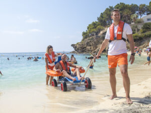 Bany adaptat a la platja de La Fustera