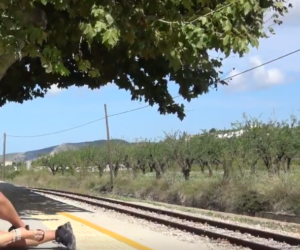 Detall del clip a l'estació de tren de Benissa