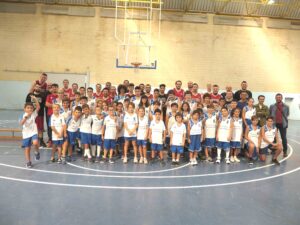Foto conjunta del Club i l'Escola de Bàsquet Benissa de la temporada 2018-2019
