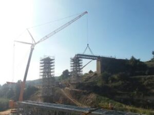 Instal·lació de la plataforma rehabilitada al Pont del Quisi