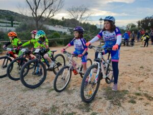 Participants de ciclisme BTT de Benissa a la prova de Gata