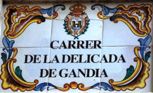 Placa del carrer de la Delicada de Gandia
