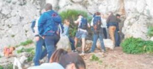 Excursionistes al Forat de Bèrnia