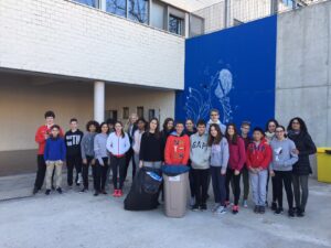 L'alumnat de l'IES Josep Iborra realitza tasques de reciclatge