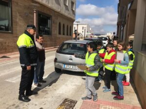 L'alumnat del CEIP Pare Melchor durant l'activitat d'educació viària