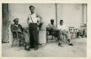 Grup de voluntaris italians i nord-americans a l’hospital de Benissa: Entre ells, els italians Raffale Fontana i Adofo Silvestrini. 1937. Istituto Nazionale Ferruccio Parri-AICVAS.