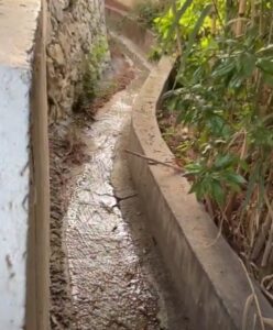 Aigües fecals prop del carrer l'Alzina