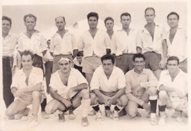 1961. Benissa veterans. Pepe El Largo entre Antonio Iborra i Juanín Roselló