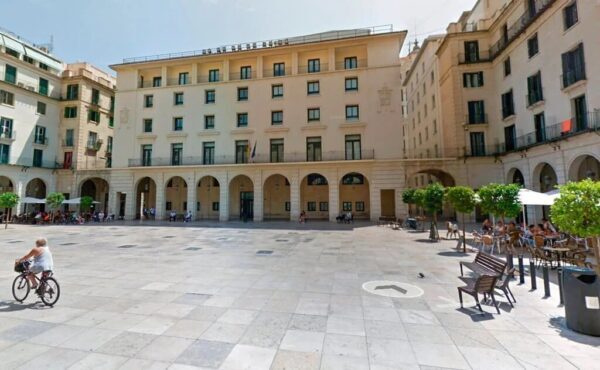 Marihuana i haixix en pots de tomaca des de Calp i Benissa: sis acusats d’enviar droga al Regne Unit