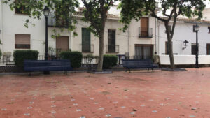 Estat actual dels bancs de la Placeta de l'Església Vella