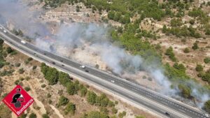 Incendi al costat de l'AP-7