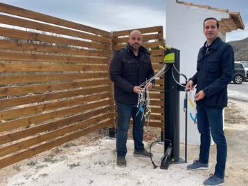 Benissa instal·la quatre pals d’autoreparació de bicicletes i nou nous aparcabicis