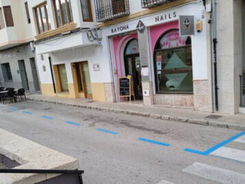 Comerciants de Benissa carreguen contra l’Ajuntament pels problemes d’aparcament