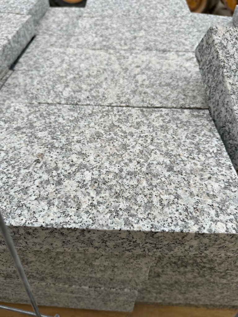 Llambordes de granit instal·lades
