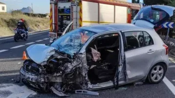 Tres ferits lleus en un xoc frontal de dos cotxes en el tram de la N-332 entre Benissa i Calp