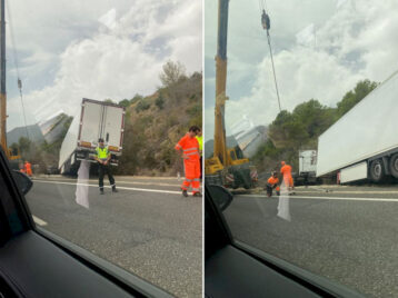 Un tràiler gegantesc se n’ix de l’AP-7 i tapona la circulació a Benissa